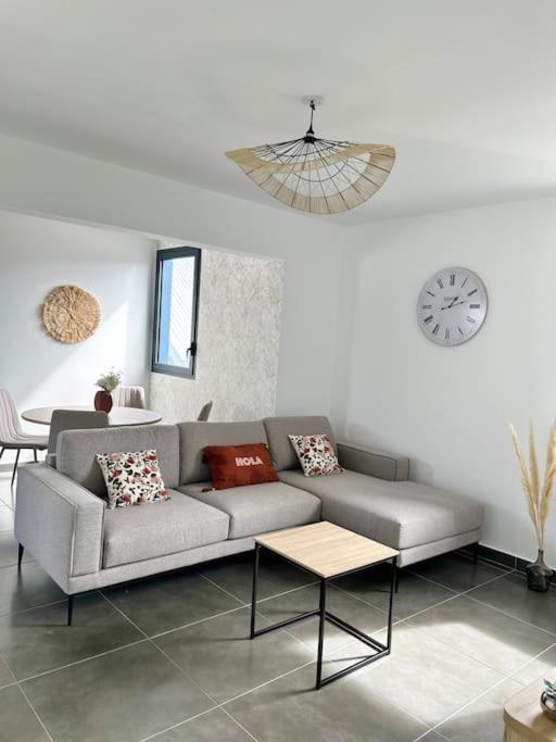 Appartement A 2 Pas De La Plage De Terre Sainte エクステリア 写真