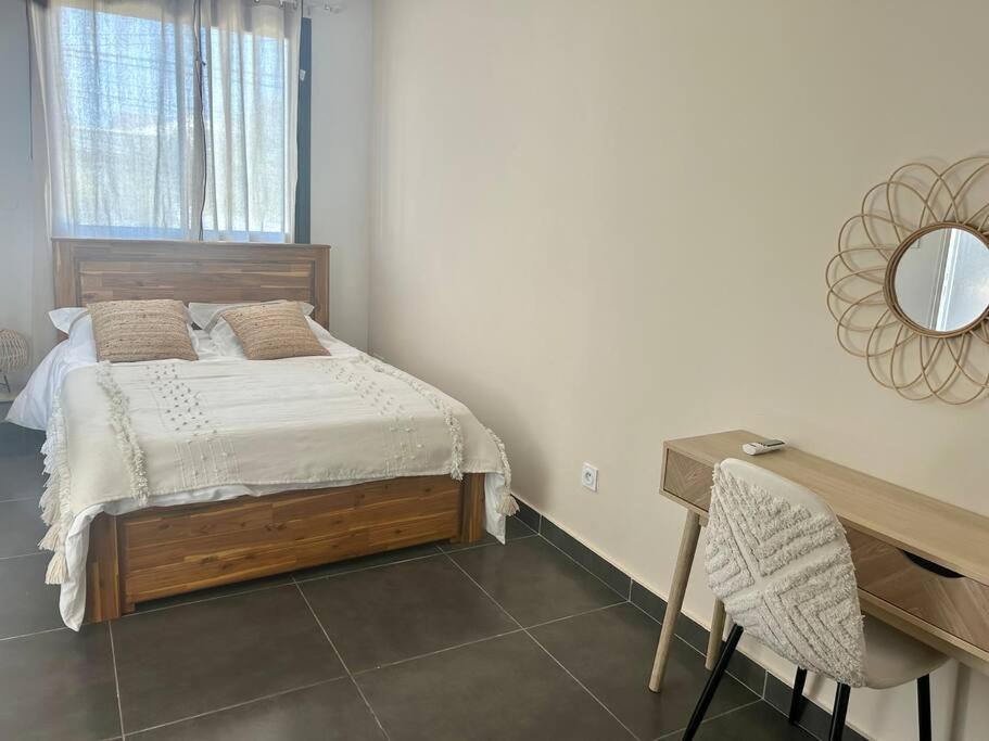 Appartement A 2 Pas De La Plage De Terre Sainte エクステリア 写真