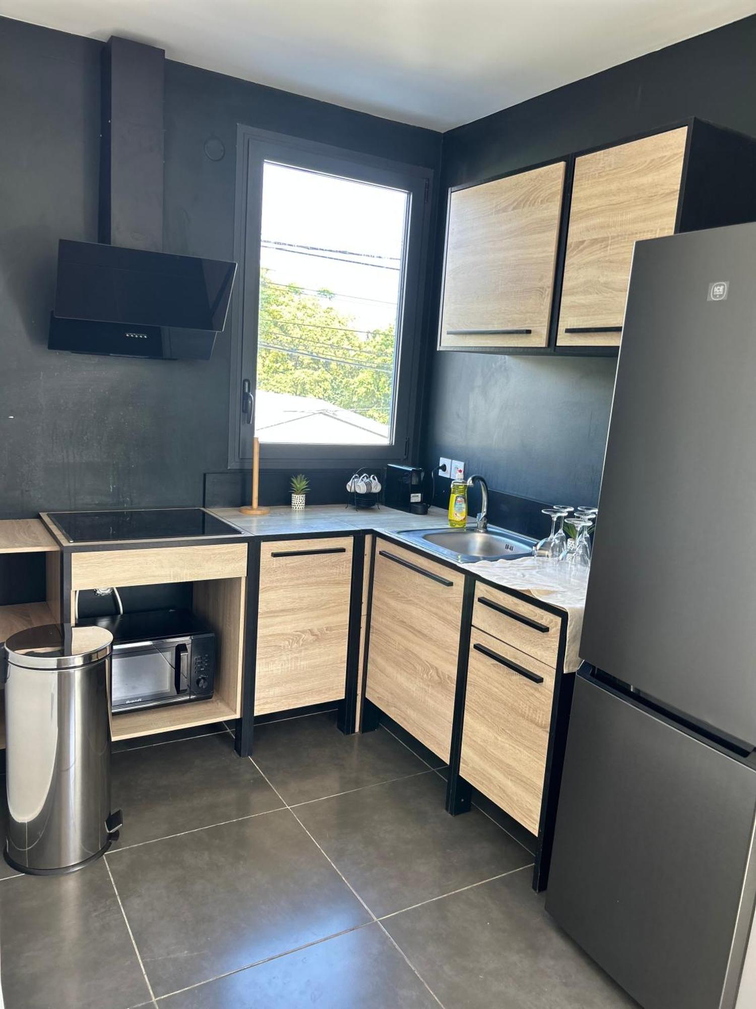 Appartement A 2 Pas De La Plage De Terre Sainte エクステリア 写真