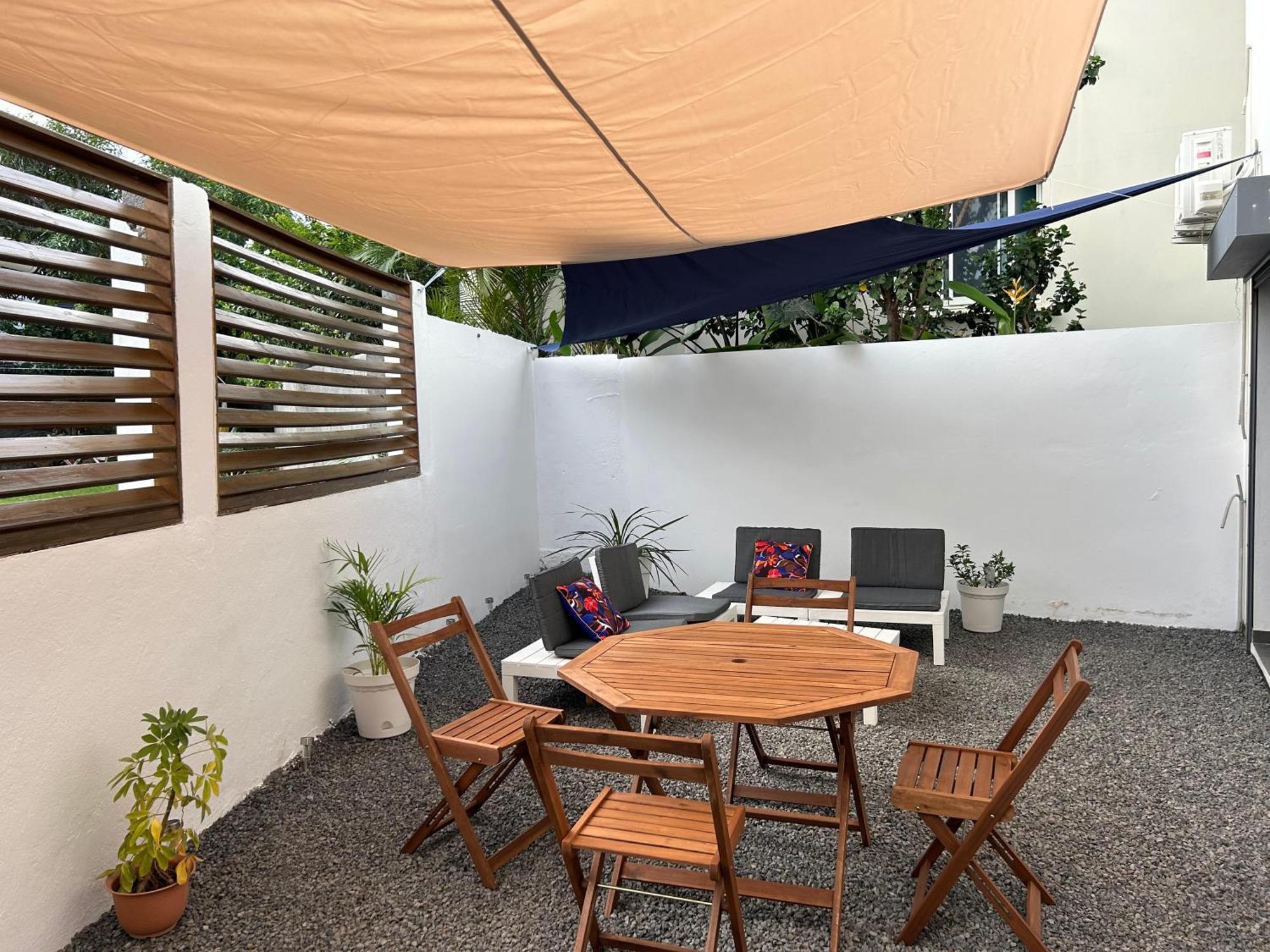 Appartement A 2 Pas De La Plage De Terre Sainte エクステリア 写真