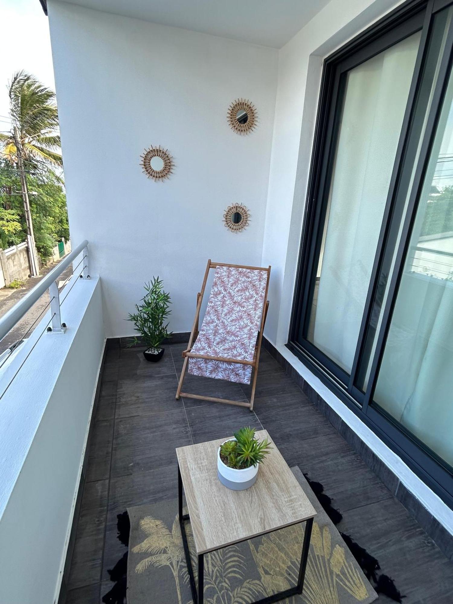 Appartement A 2 Pas De La Plage De Terre Sainte エクステリア 写真
